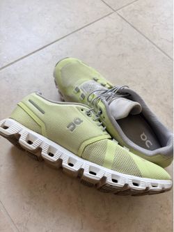 On cloud sneakers QC 9.5 size