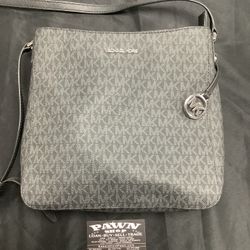 Michael Kors Messenger Bag 