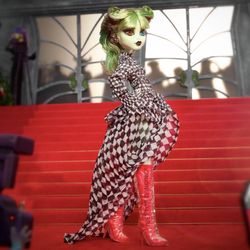 Off-White monster high doll