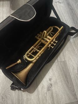Trumpet skylark International as is