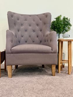 (Like new) Gray Tufted Accent Chair