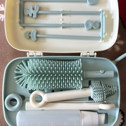 Monday Traveling Bottle Cleaning Set