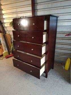 🇮🇱 amazing solid wood tall dresser in like new condition and shape 🇮🇱
