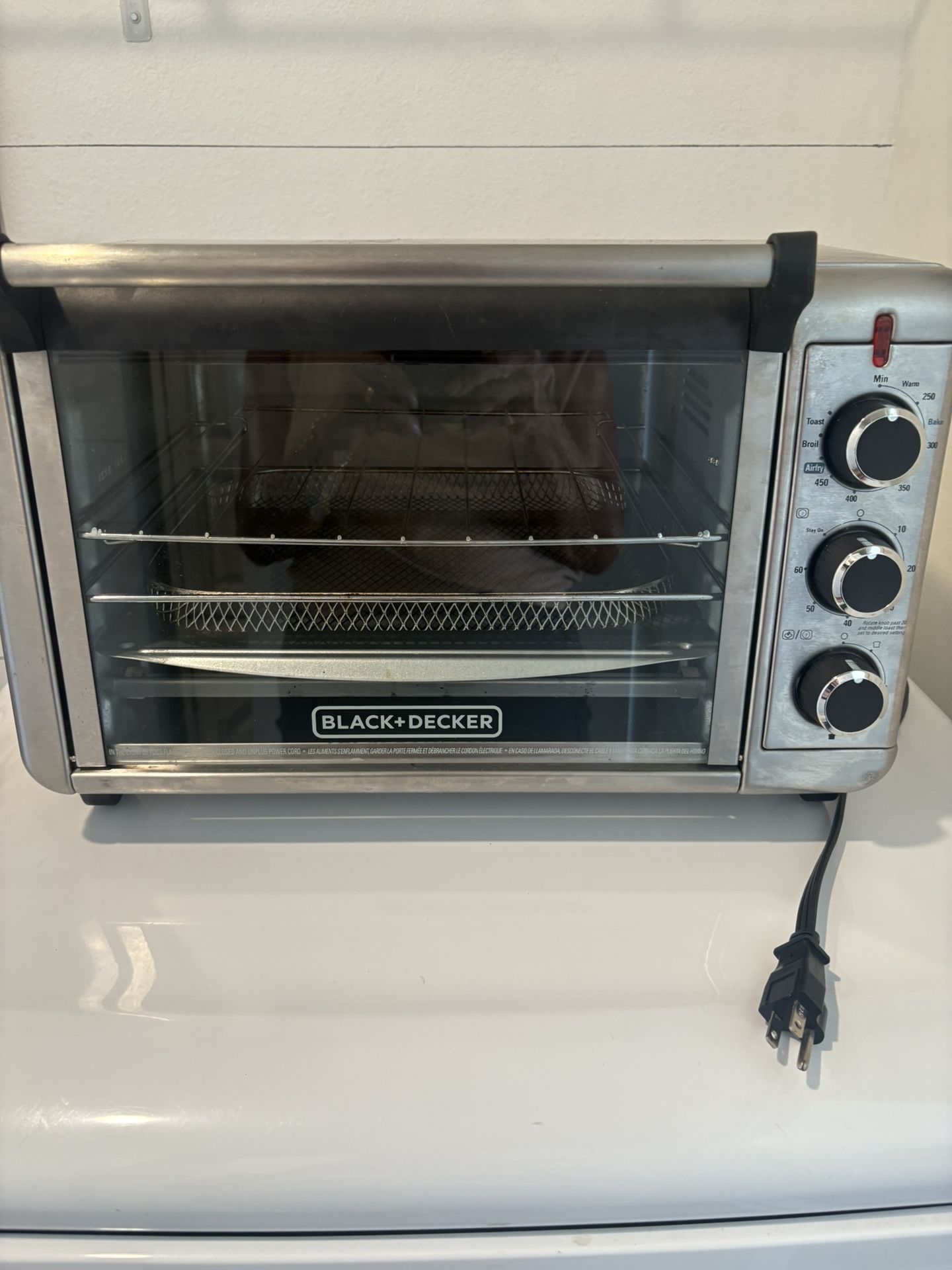 BLACK+DECKER Crisp 'N Bake Air Fry Countertop Convection Toaster Oven, XL Capacity, 8-Slice, 5-in-1, Fits 9” x 13” pan,12” Pizza, 60-Min Timer, Bake,