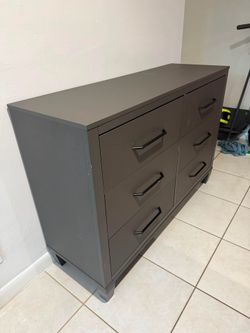 🖤 Modern Gray 6-Drawer Dresser – Excellent Condition