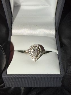 1 CT TW Lab Grown Diamond Pear Halo Engagement Ring in 10K White Gold 💍