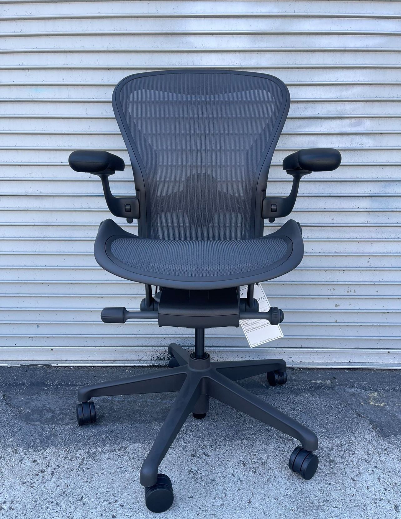 REMASTERED AERON SIZE B NEVER USED DELIVERY AVAILABLE FOR A FEE