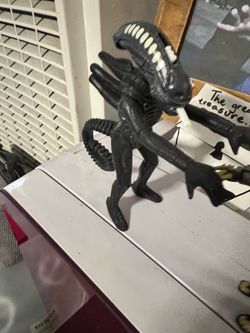 Alien action figure xenomorph