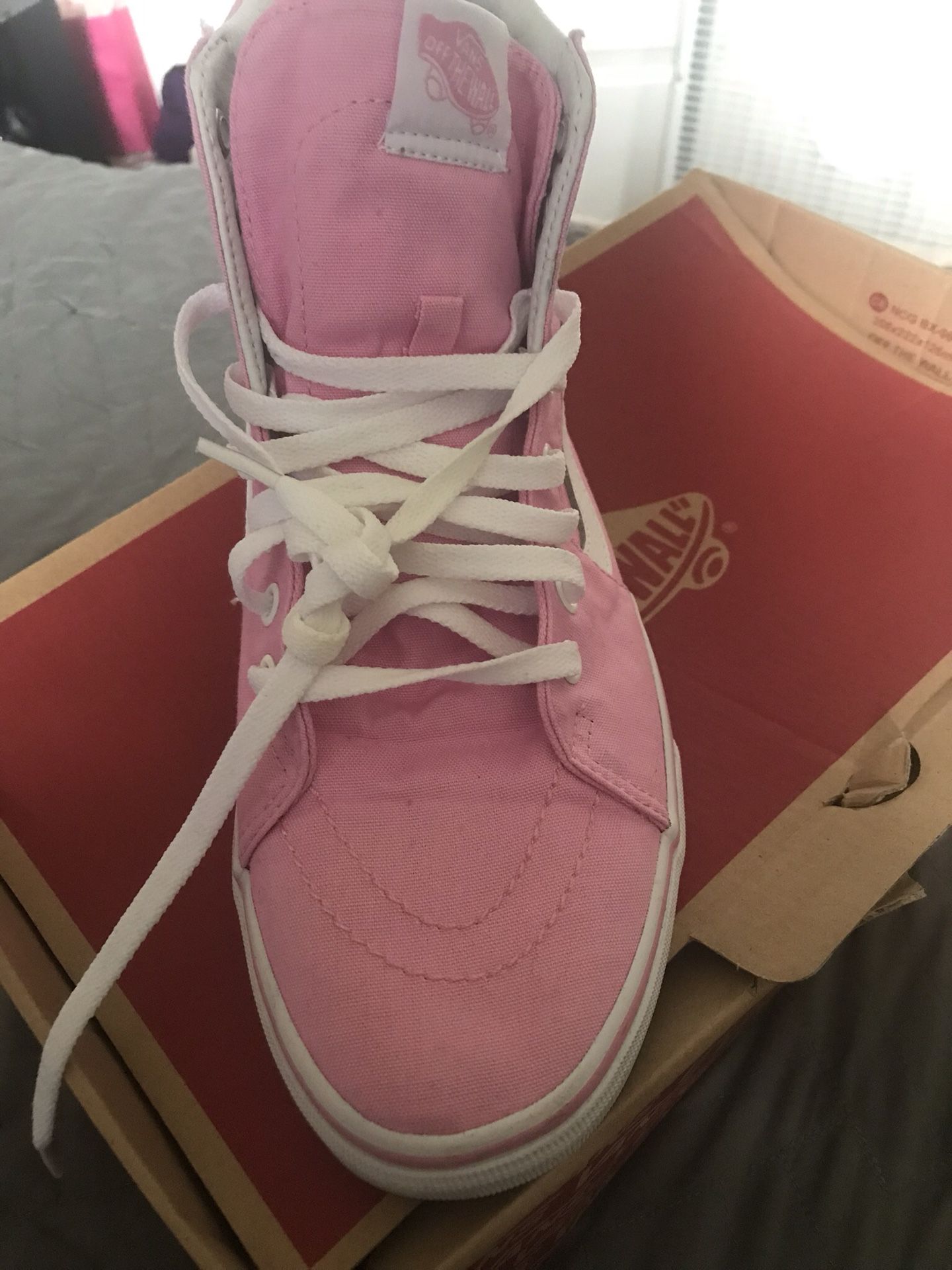 Canvas pink vans and hat 🧢 size 10