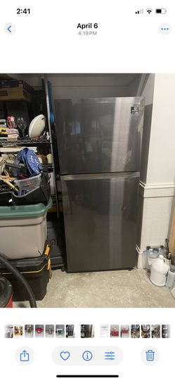 Samsung Refrigerator/Freezer W Ice Maker