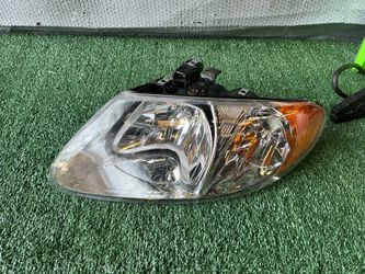 2001 2005 Dodge caravan. Headlight left side