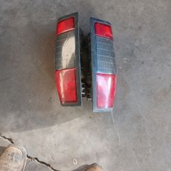 2000 Nissan Frontier Tael Light 