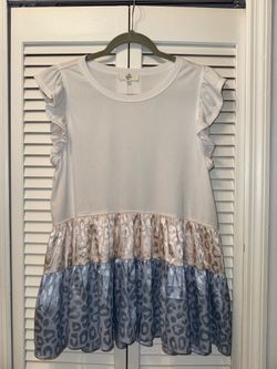 Women’s Cheetah Print Flowy Blouse- Medium