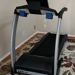 LifeSpan TR1200i Folding Treadmill - Excellent Condition!