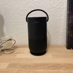 Bose Portable Home Speaker With AirPlay + Cradle - MINT