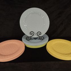 Twelve 10" Hard Plastic Dinner Plates in Pastel Colors