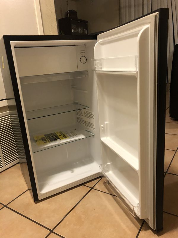 Hisense 3.3 cu ft compact Mini fridge for Sale in Bloomington, CA - OfferUp