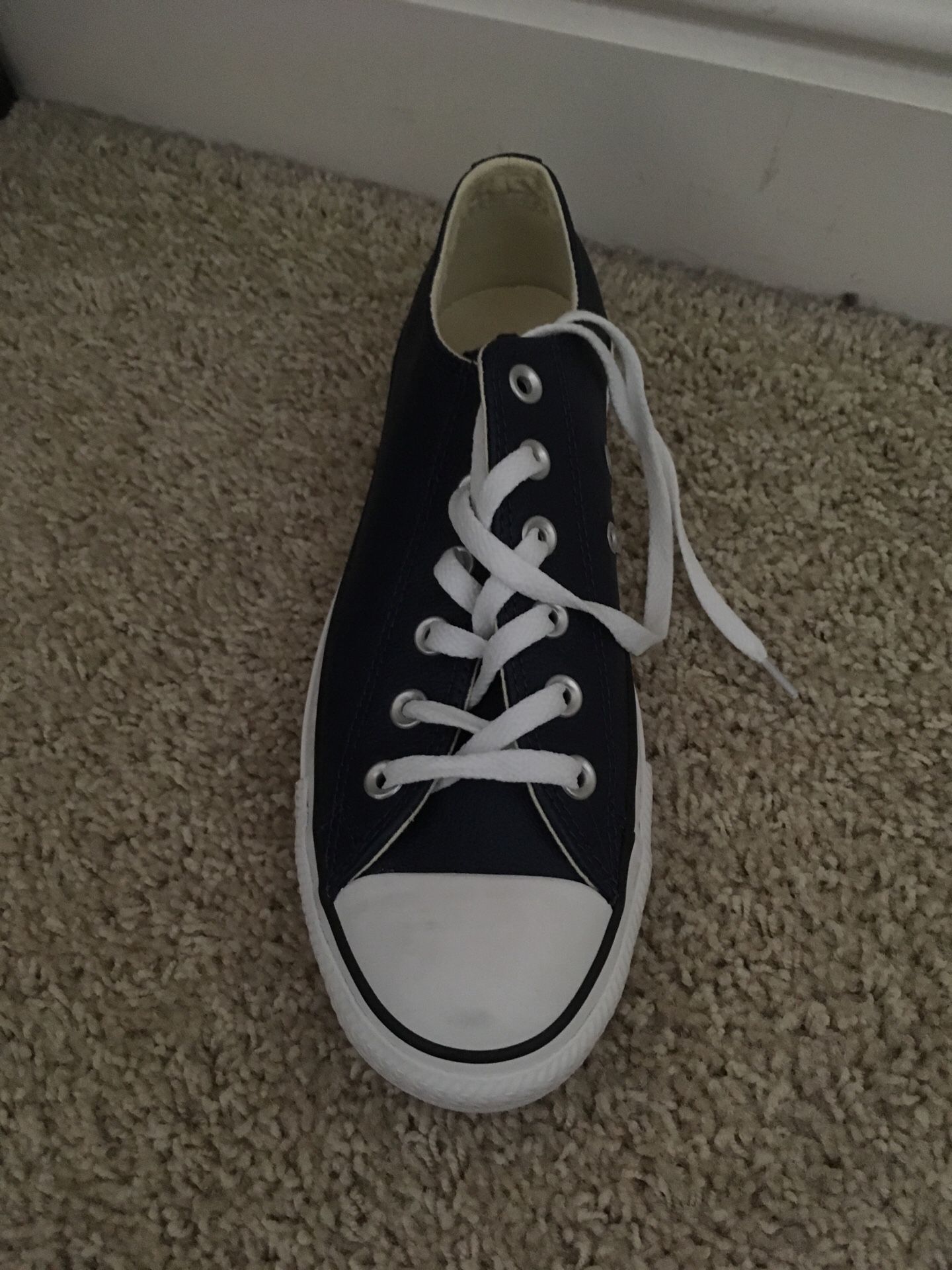 Leather Converse sneakers. 8.5 womens. Navy. Never worn. for Sale in La