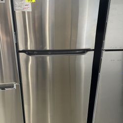 18.3 Cu. Ft. Top Freezer Refrigerator • 18 Cu. Ft. Total Capacity • EvenTempTM Cooling System • Flexible Interior Storage System Humidity-Controlled C