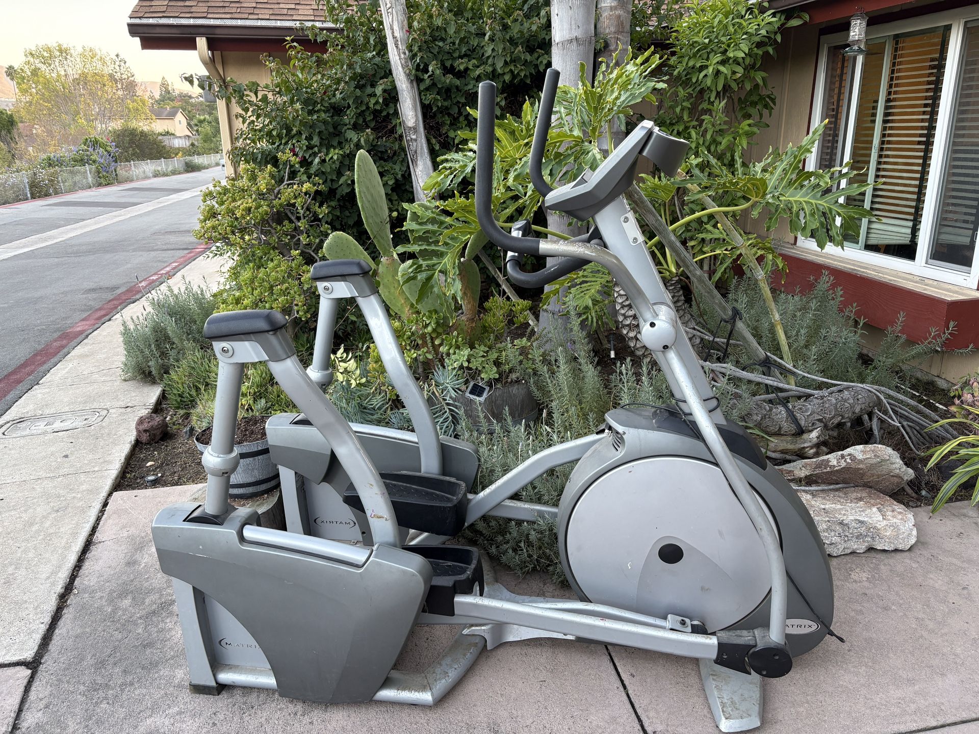 Matrix A5X Commercial Front-Drive Elliptical Cross-Trainer