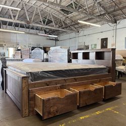 Full bed and mattress with drawers