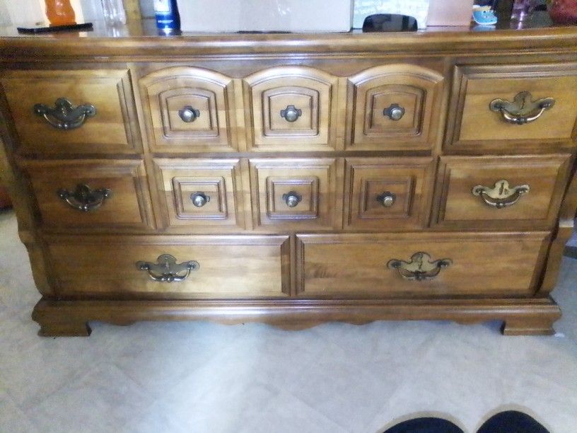 Dresser 