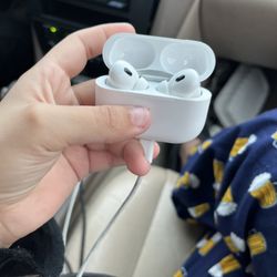 2nd Gen Apple AirPods 