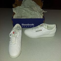 WOMENS 7 1/2 PRINCESS WHITE REEBOK SNEAKERS NEW IN BOX