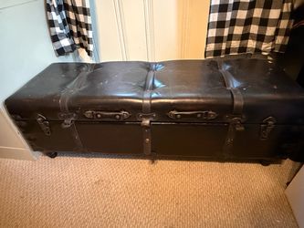 Decorative storage trunk