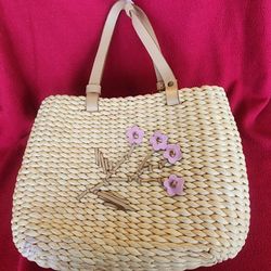 Ladies Straw Purse - Outside is great - inside has makeup stains