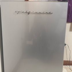 Frigidaire Refrigerator 