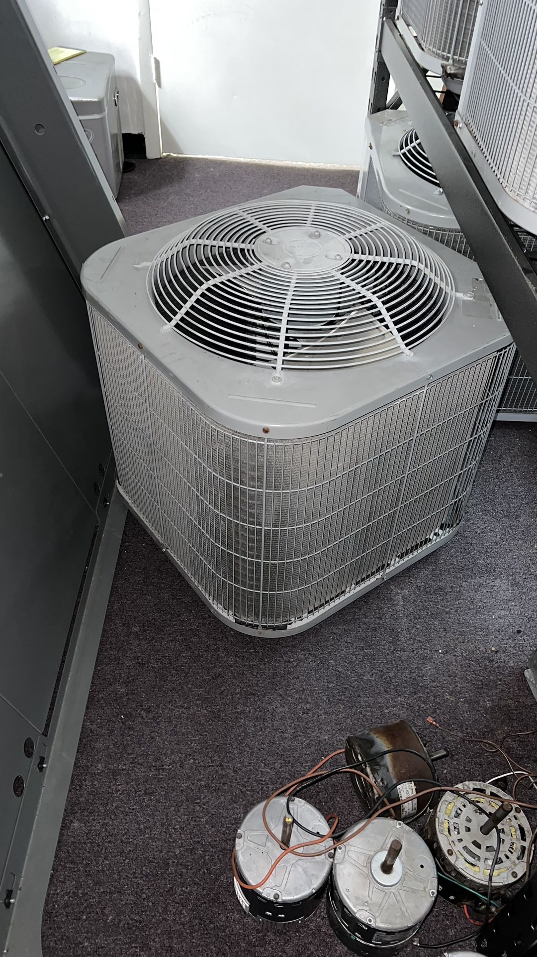 USED 2 - TON AC  UNIT CARRIER AND GOODMAN  ( CONDENSERS AND  AIR HANDLERS)