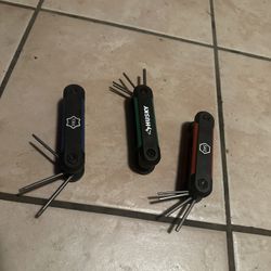 Husky Folding Key Set.