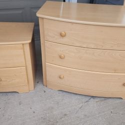 2 Dresser Set With Attached Mirror.  Good Condition 