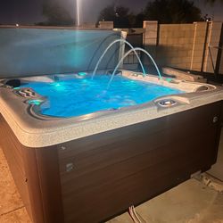 Maax Spa Hot Tub 220v