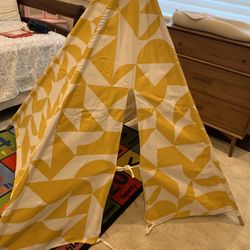 Crate And Barrel Kids Yellow And White Teepee 