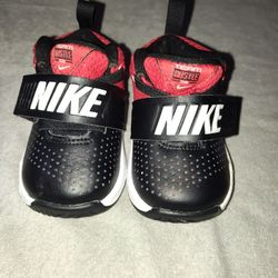 Nike Team Hustle Baby Shoes 3c 