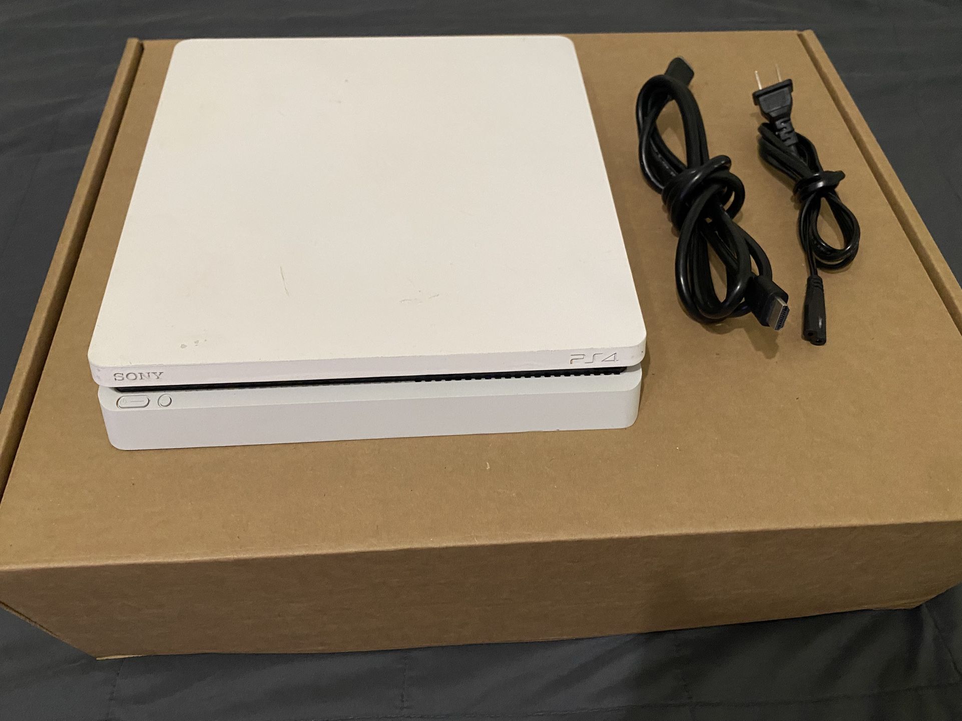 Sony Playstation 4 Ps4 Slim White Console HDMI & Power Cord, Fully Functional adult owned. Please read info check out photos.