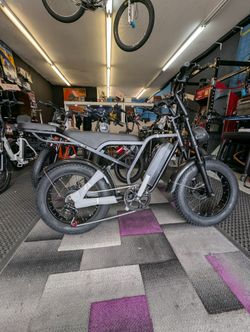 Two-Seater Blluval Su8 E Bike