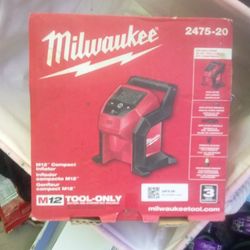 Milwaukee M12 Compact Inflator 