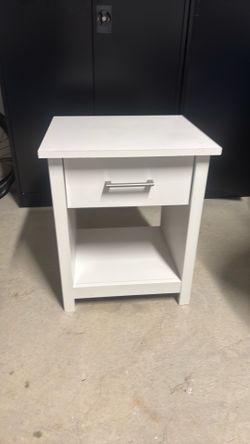 White Side Table with Drawer￼