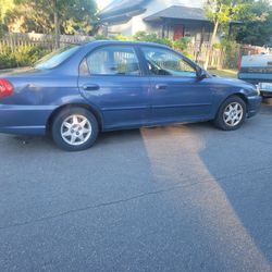 RUNS & DRIVES................2002 KIA Spectra
