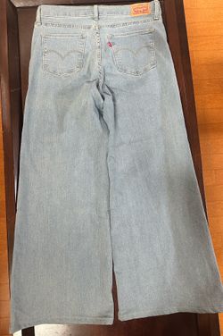 USED Levi’s 318 Shaping Wide Leg, Size 30