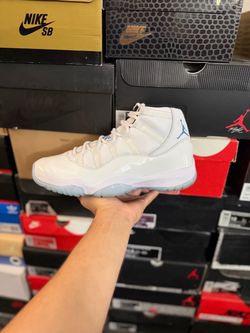 2024 Jordan Legend Blue 11s size 8.5 Close To VNDS