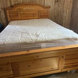 Queen Wood Bedroom Set 