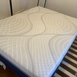 Queen size Novaform 14” ComfortGrande Memory Foam Mattress