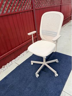 Office chair like new beautiful beige color