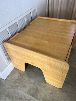 Kid Craft 2 -1 Wooden Activity Table as new condition