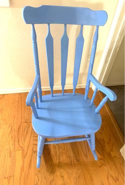 VINTAGE WOODEN ROCKING CHAIR
