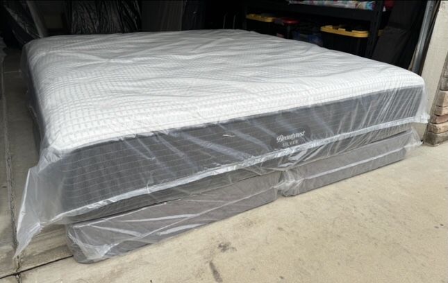 Brand New King Size Simmons Beautyrest Silver 